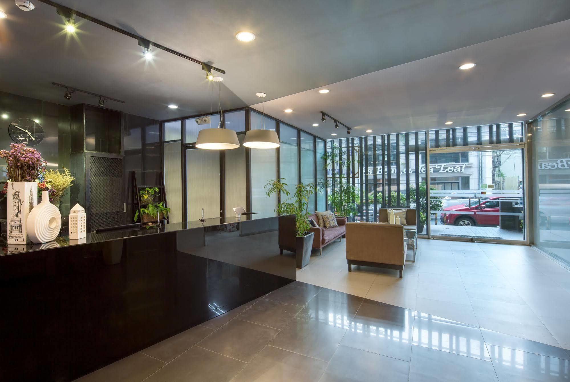 V Hotel Manila Eksteriør bilde