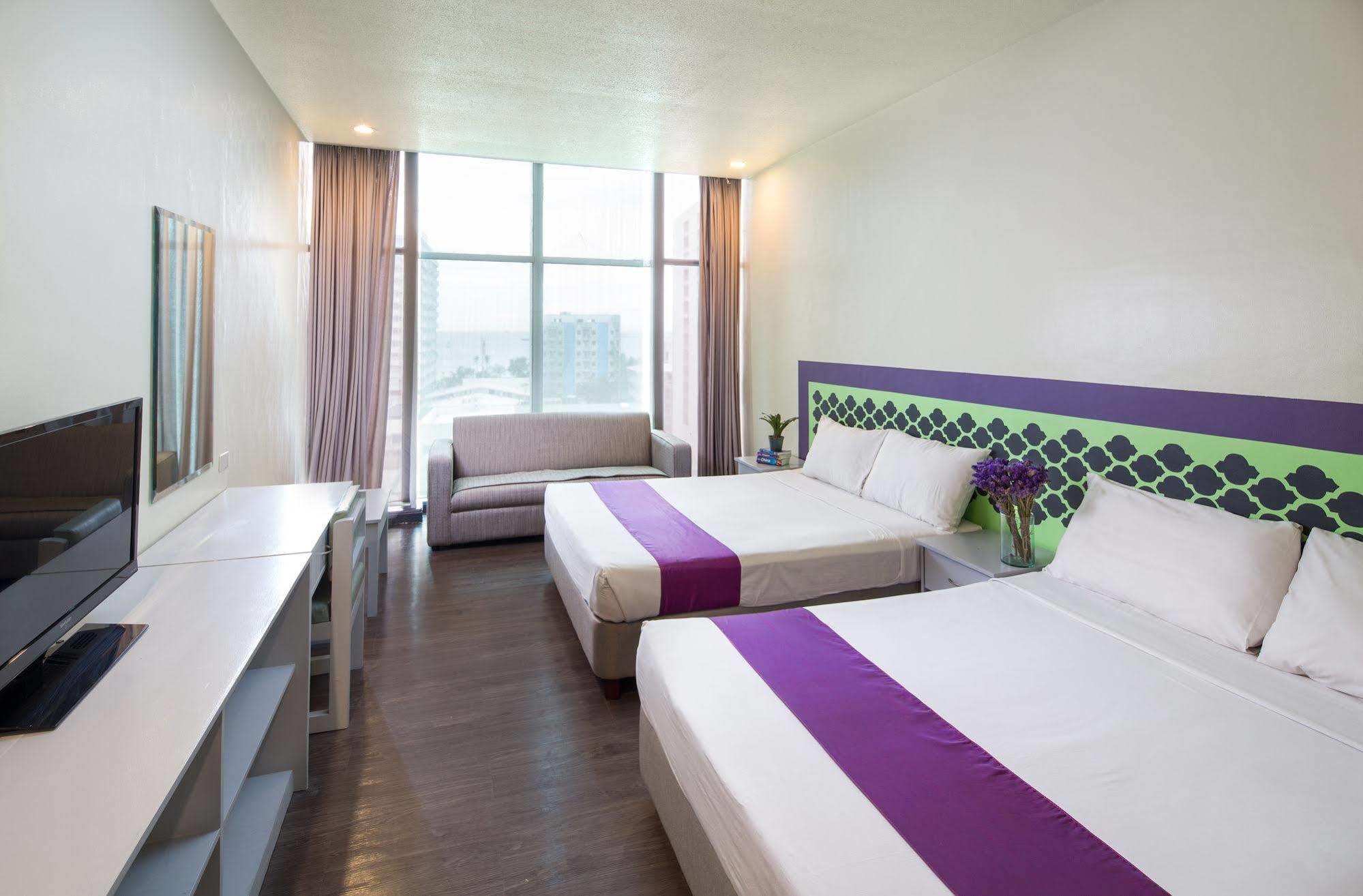 V Hotel Manila Eksteriør bilde