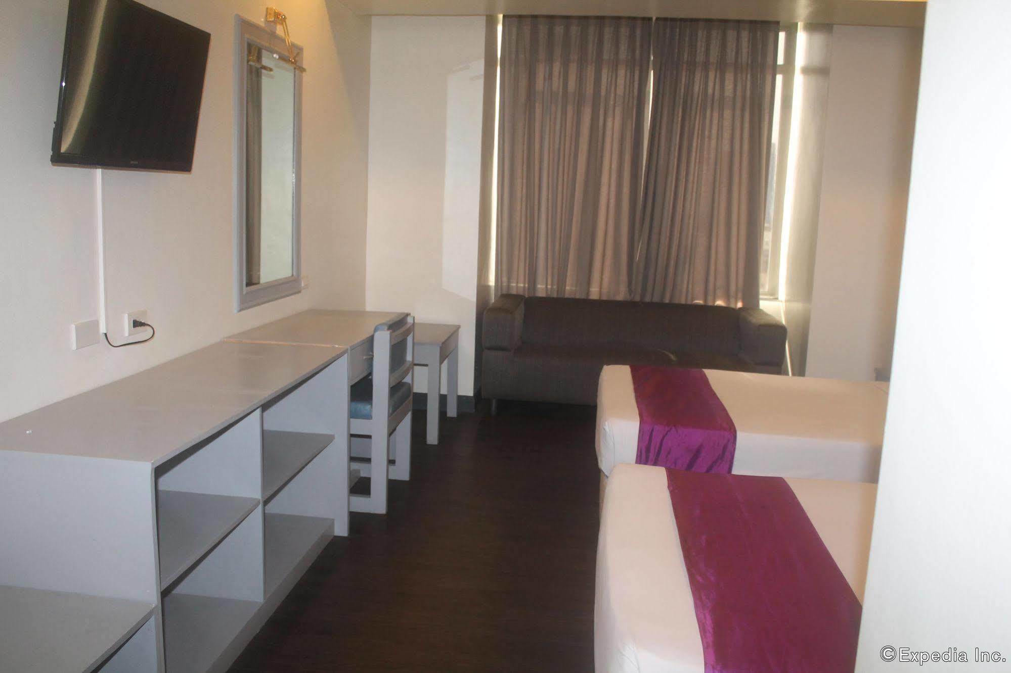 V Hotel Manila Eksteriør bilde