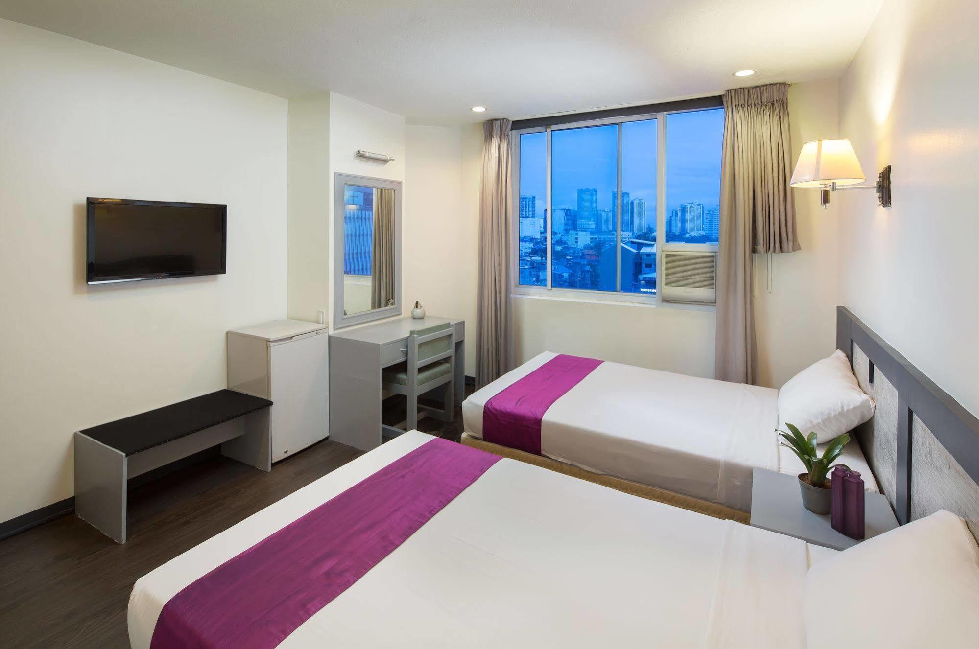 V Hotel Manila Eksteriør bilde
